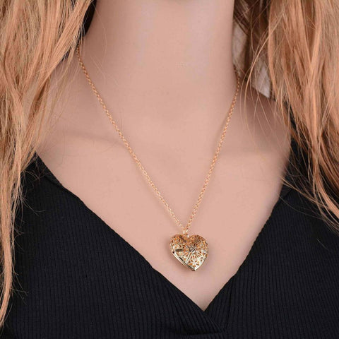 WOMEN'S HOLLOW HEART CHARMING LOCKET