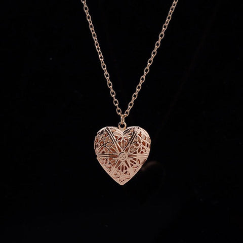 WOMEN'S HOLLOW HEART CHARMING LOCKET